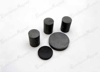 China Runde kleine keramische Magneten für Sensoren/Knöpfe/Handwerk, axiale magnetisierte keramische Disketten-Magneten fournisseur