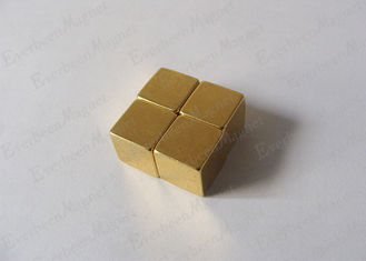 China Würfel-Neodym-Block-Magneten beschichteten Gold N35 5 * 5 * 5 Celsiusgrad Millimeters 80 fournisseur