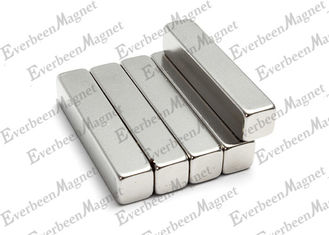 China Neodym-Block 30 x 10 x 5 starker Magnet Millimeters Neodym-N42 mit 8,1 Kilogramm Zug- fournisseur
